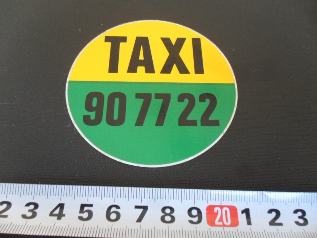 sticker geel groen TAXI 90 77 22, Verzamelen, Ophalen, Zo goed als nieuw