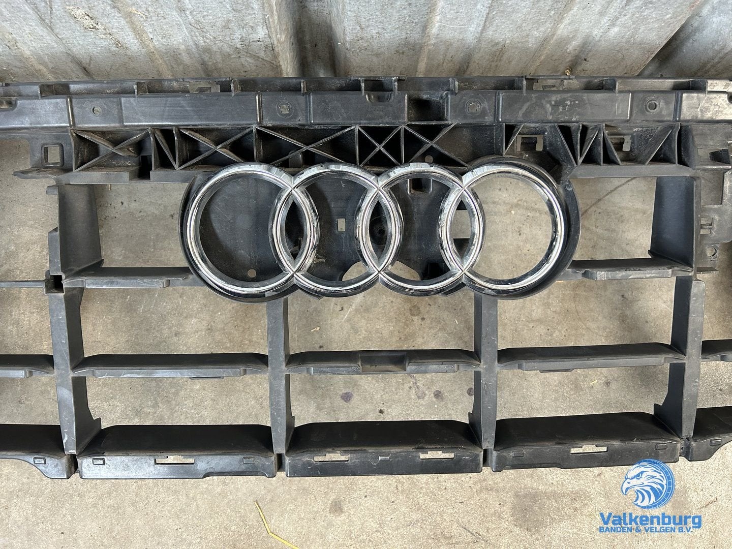 Originele Audi Q8 SQ8 4M8 Voorbumper radiator grill 4M880723, Auto-onderdelen, Gebruikt, -, Voor, -
