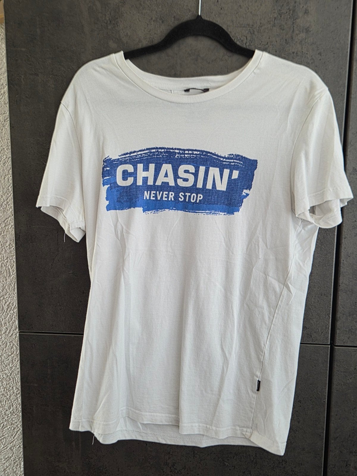 Chasin' T-shirt wit met blauwe opdruk - Maat M, Chasin', Maat 48/50 (M), Wit, Ophalen of Verzenden