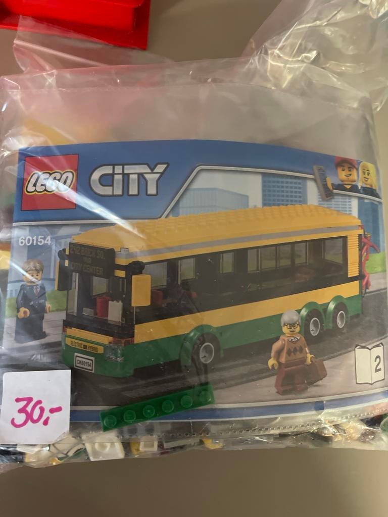 Lego City 60154 Busstation - Complete set, Kinderen en Baby's, Speelgoed | Duplo en Lego, Verzenden, Gebruikt, Complete set, Lego