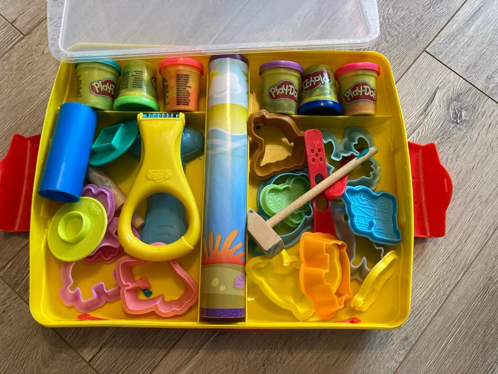 Play-Doh Klei Set met Vormpjes en Gereedschap in Koffer, Ophalen of Verzenden, Gebruikt, Knutselen
