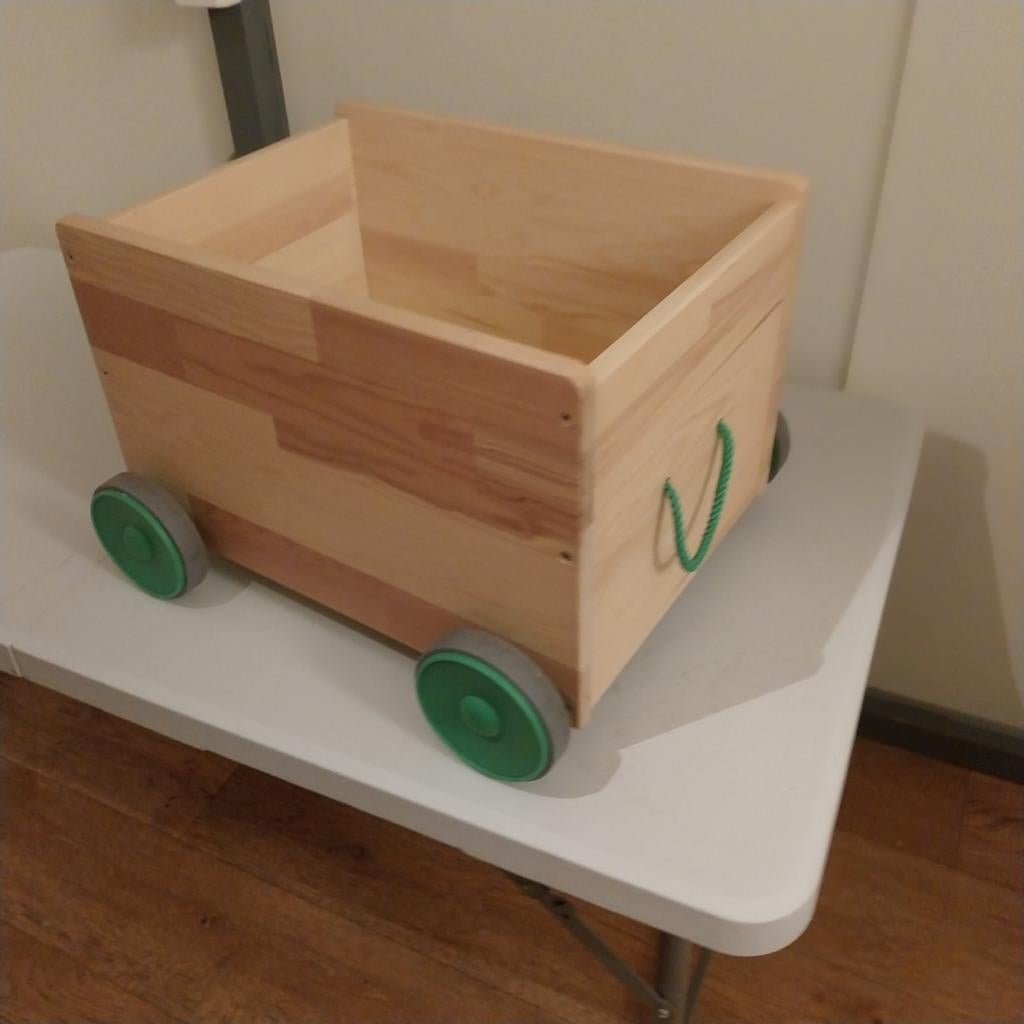 IKEA FLISAT Speelgoedkist op wielen, Kinderen en Baby's, Speelgoed | Houten speelgoed, Ophalen of Verzenden, Nieuw, Duw- of Trekspeelgoed