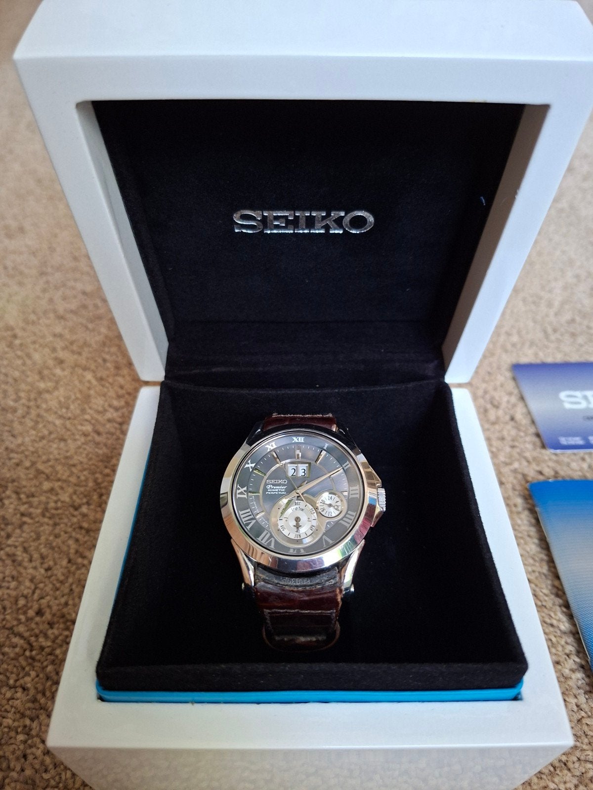 Elegant klassiek Seiko Premier Kinetic Perpetual horloge, Sieraden, Tassen en Uiterlijk, Horloges | Heren, Ophalen, Seiko, Leer