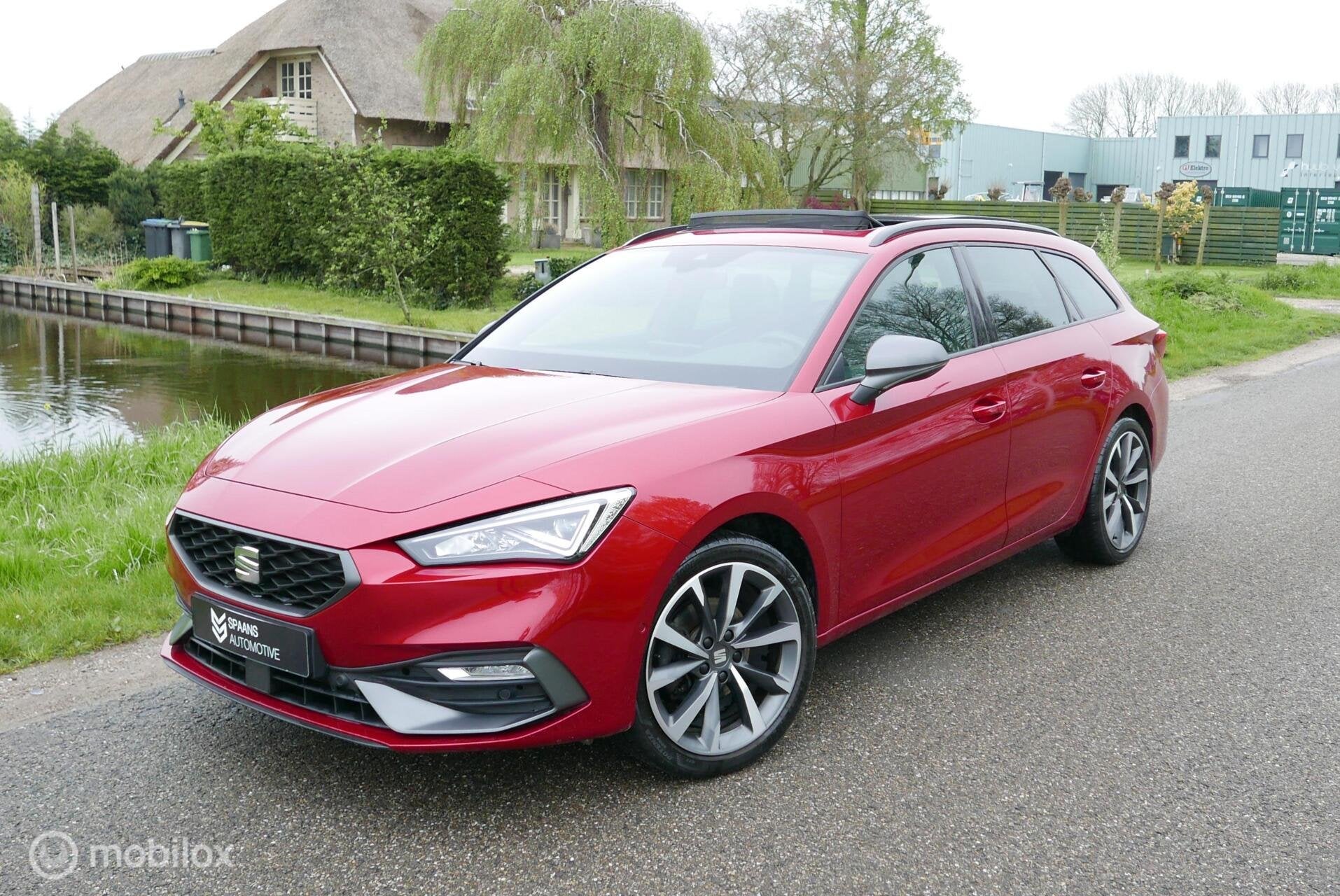 Seat Leon Sportstourer 1.5 eTSI DSG FR / Pano / Cam / Navi, 4 cilinders, Leon, 1324 kg, 66 €/maand