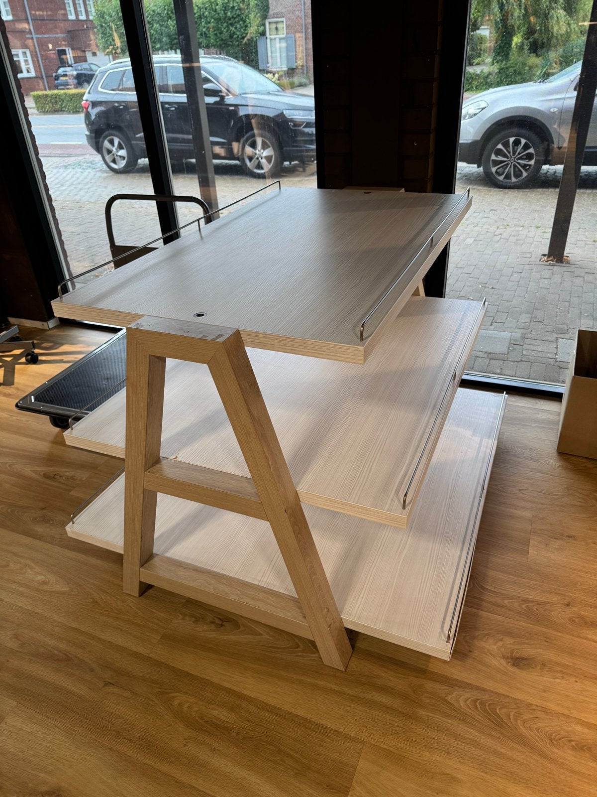 4x presentatie tafel (blokker), Ophalen, Gebruikt