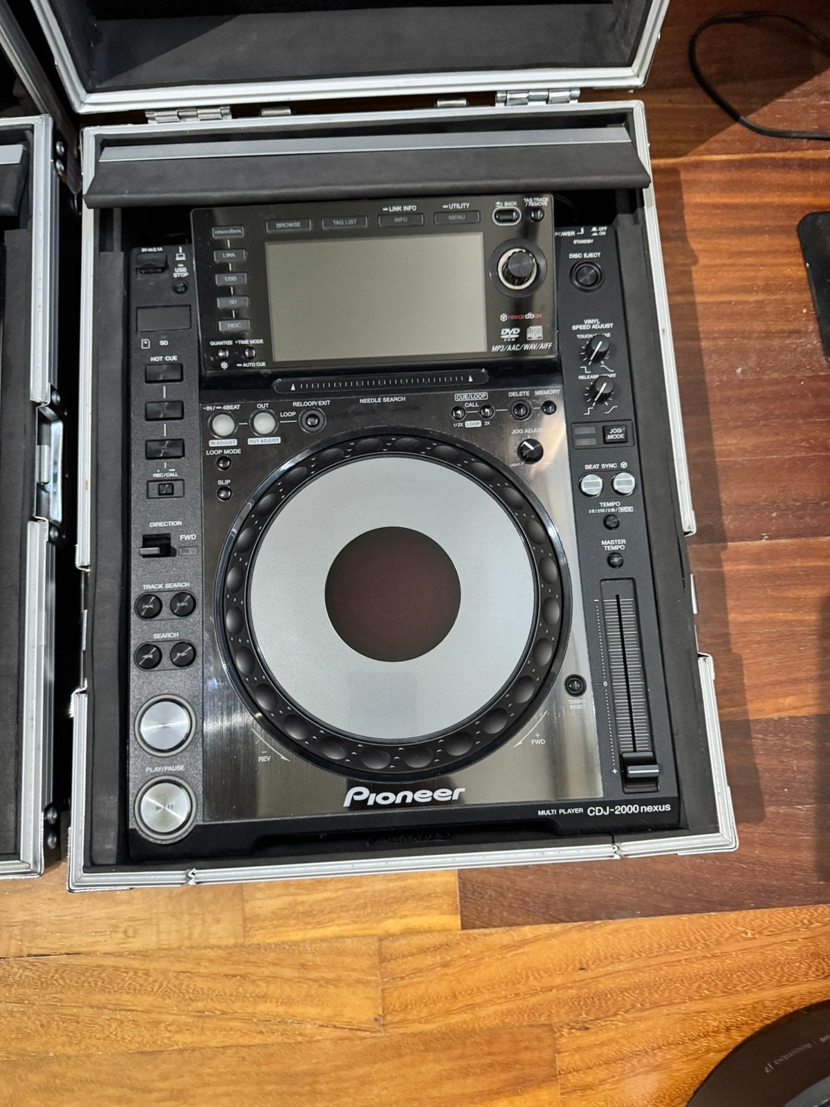 Foto 3 van Pioneer DJM 900 Nexus, 2x CDJ 2000 Nexus + flightcases