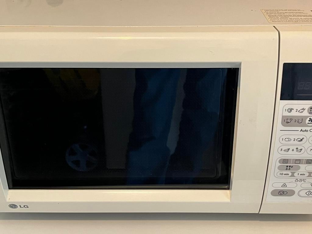 Nette combi magnetron LG 7644 zgan, Ophalen, Zo goed als nieuw