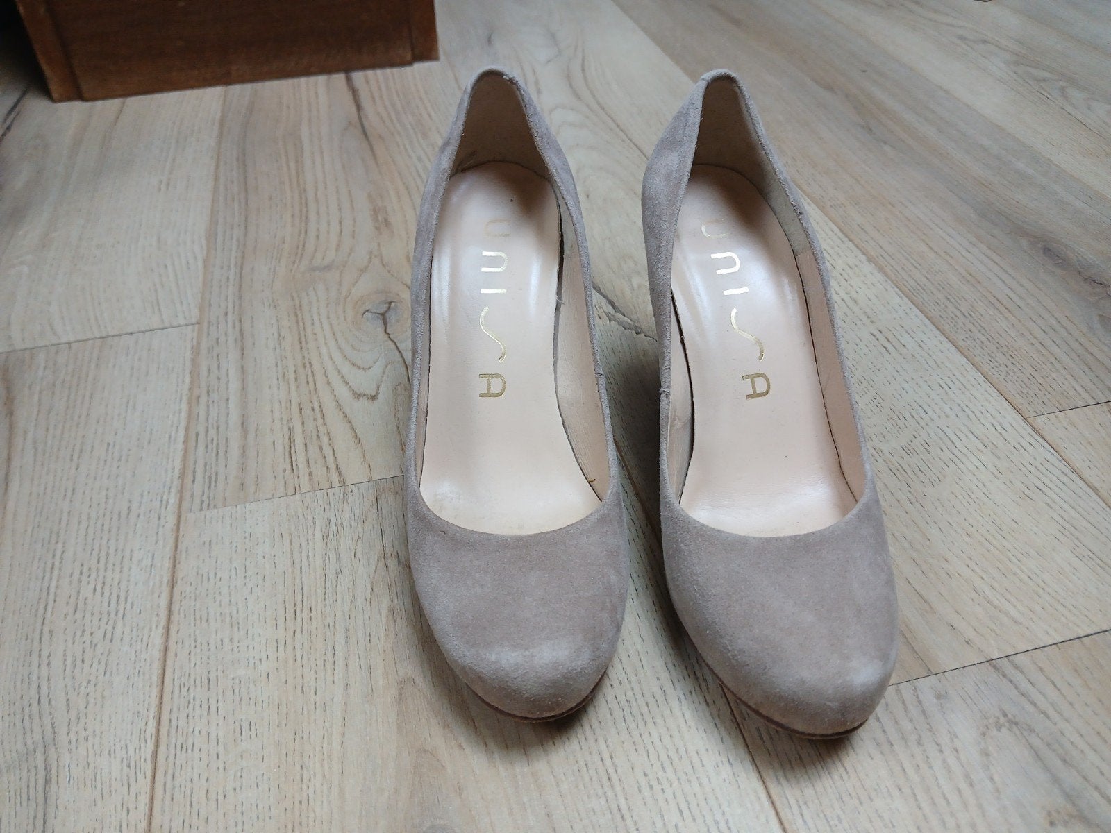 Pumps mt 38 zand/taupe Unisa leer, Ophalen, Pumps, Beige, Zo goed als nieuw