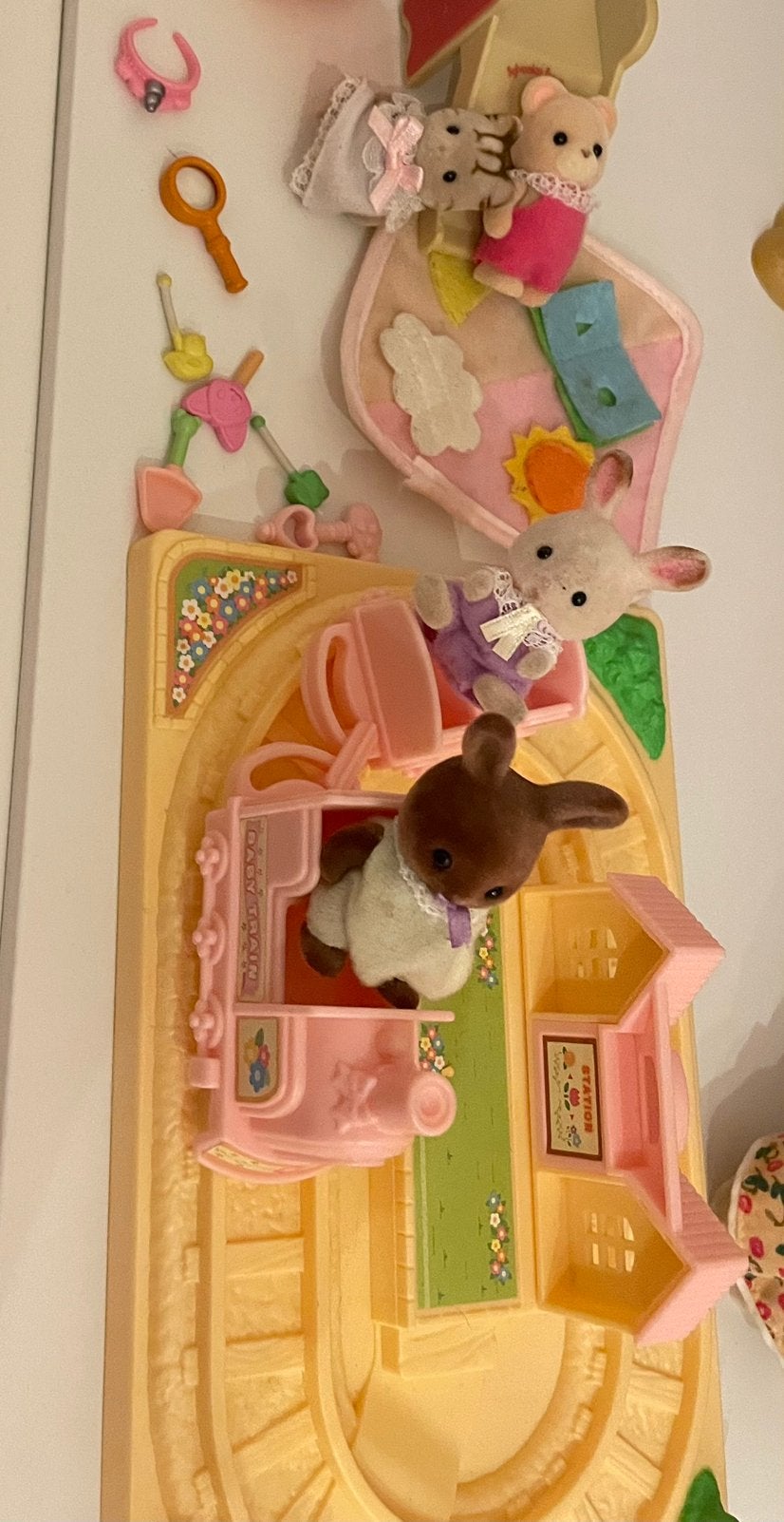 Sylvanian Families Trein met poppetjes en accessoires, Ophalen of Verzenden, Gebruikt, Jongen of Meisje