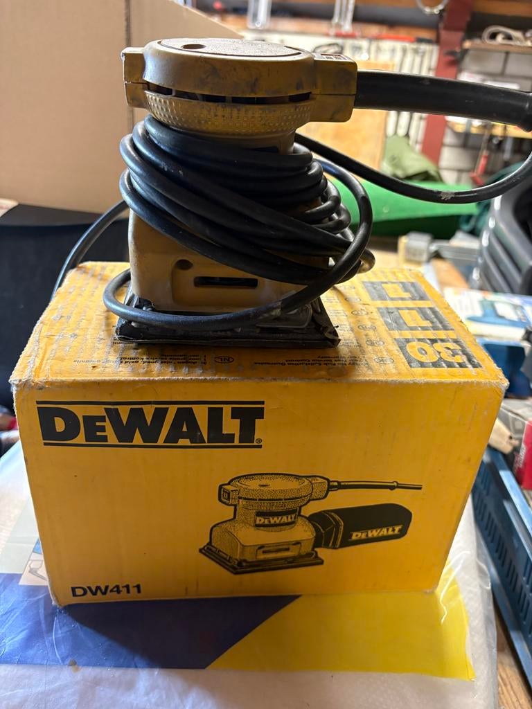 DeWalt DW411 schuurmachine- Gebruikt maar goed, Ophalen of Verzenden, Gebruikt, Minder dan 600 watt, Vlakschuurmachine