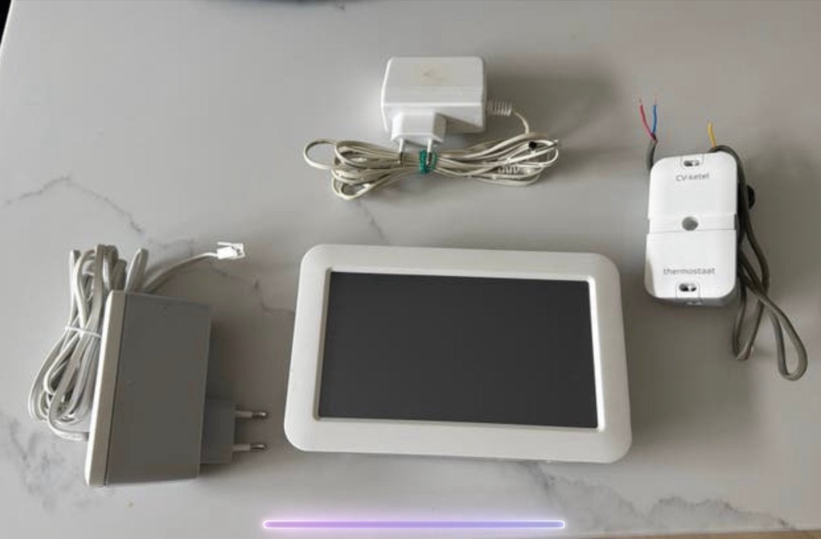 Toon thermostaat met P1 meter, adapter en muurbeugel., Ophalen of Verzenden, Gebruikt