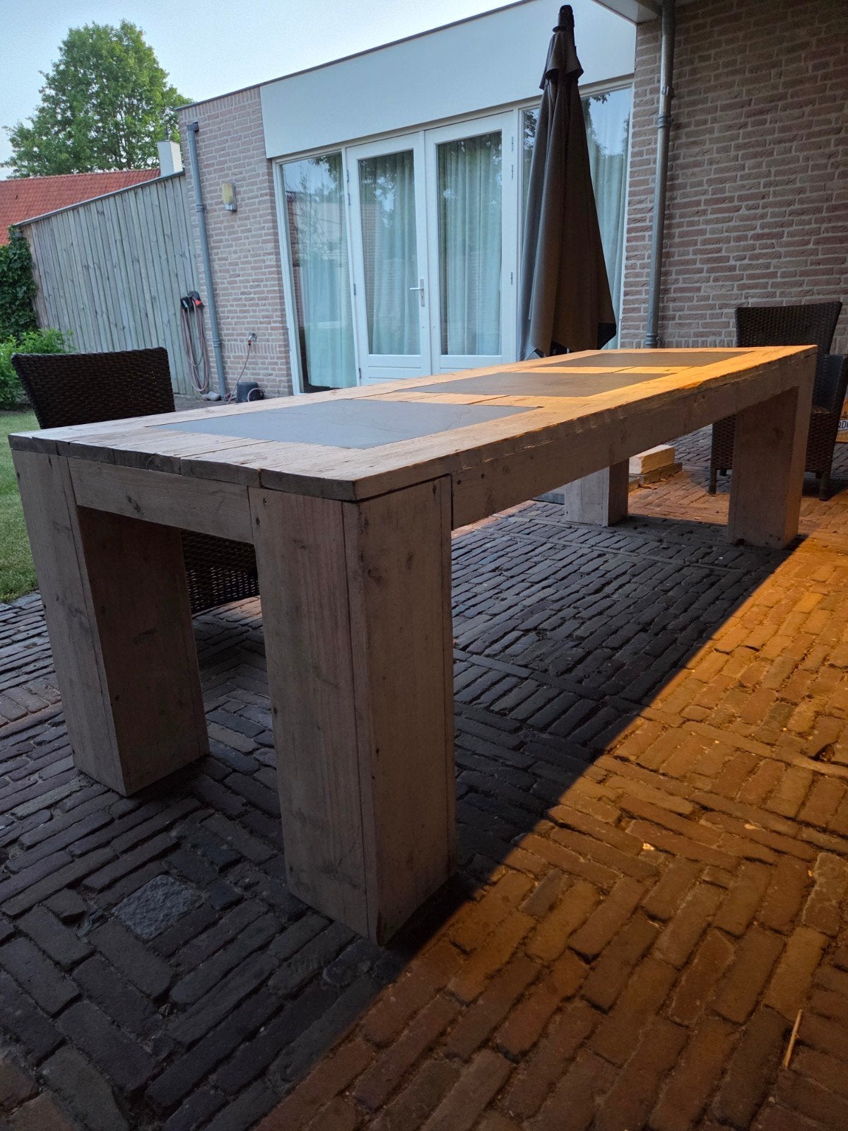 Grote steigerhouten tuintafel met natuurstenen tegels, Tuin en Terras, Tuintafels, Ophalen of Verzenden