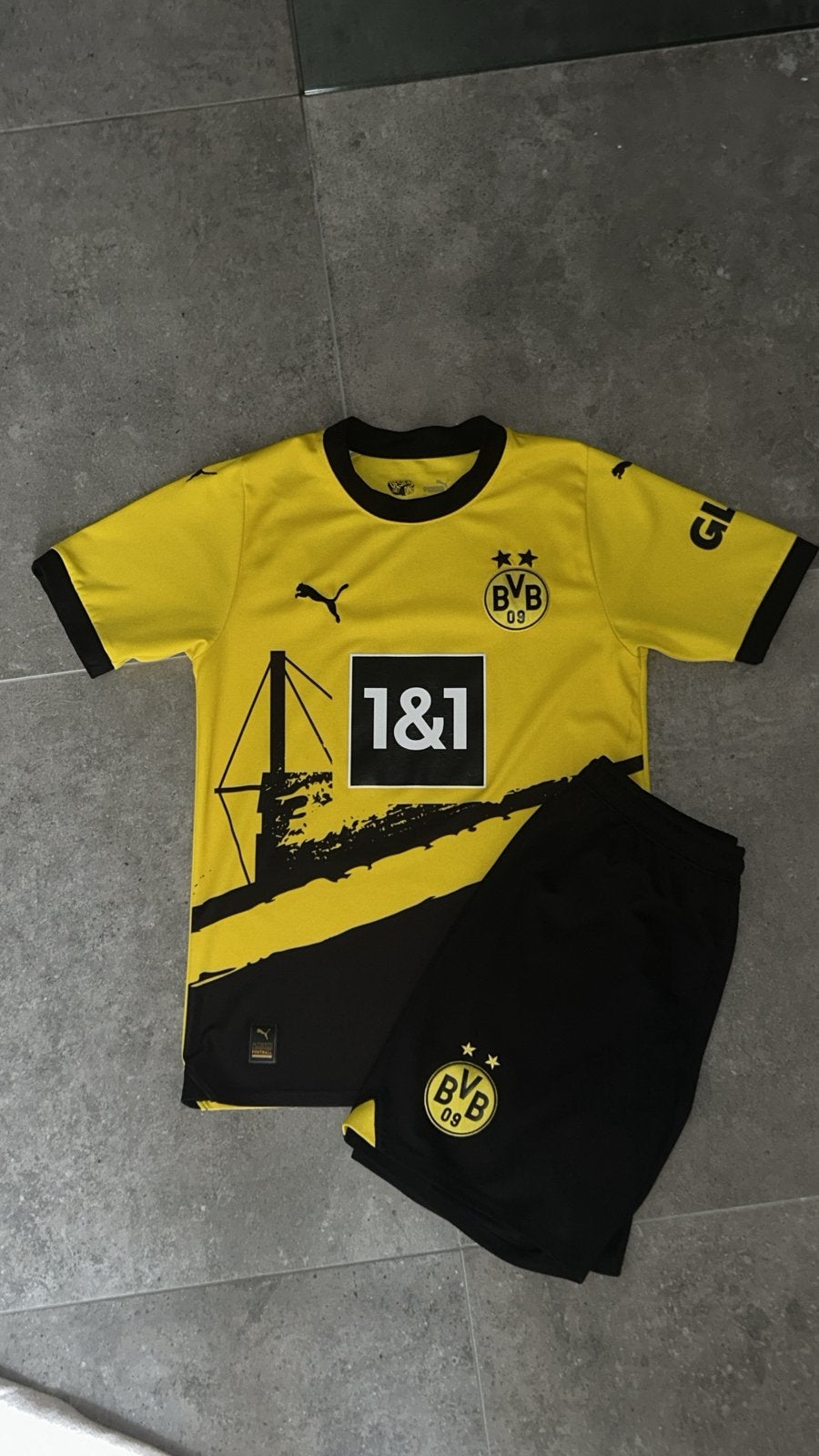 Borussia Dortmund voetbal set, Kinderen en Baby's, Kinderkleding | Maat 110, Ophalen of Verzenden, Zo goed als nieuw, Jongen, Setje