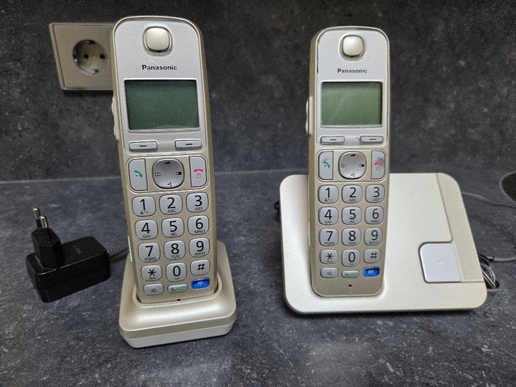 PanasonicKX-TGE212 Digitale draadloze seniorentelefoon DECT, Ophalen of Verzenden, Gebruikt, 2 handsets, Stralingsarm