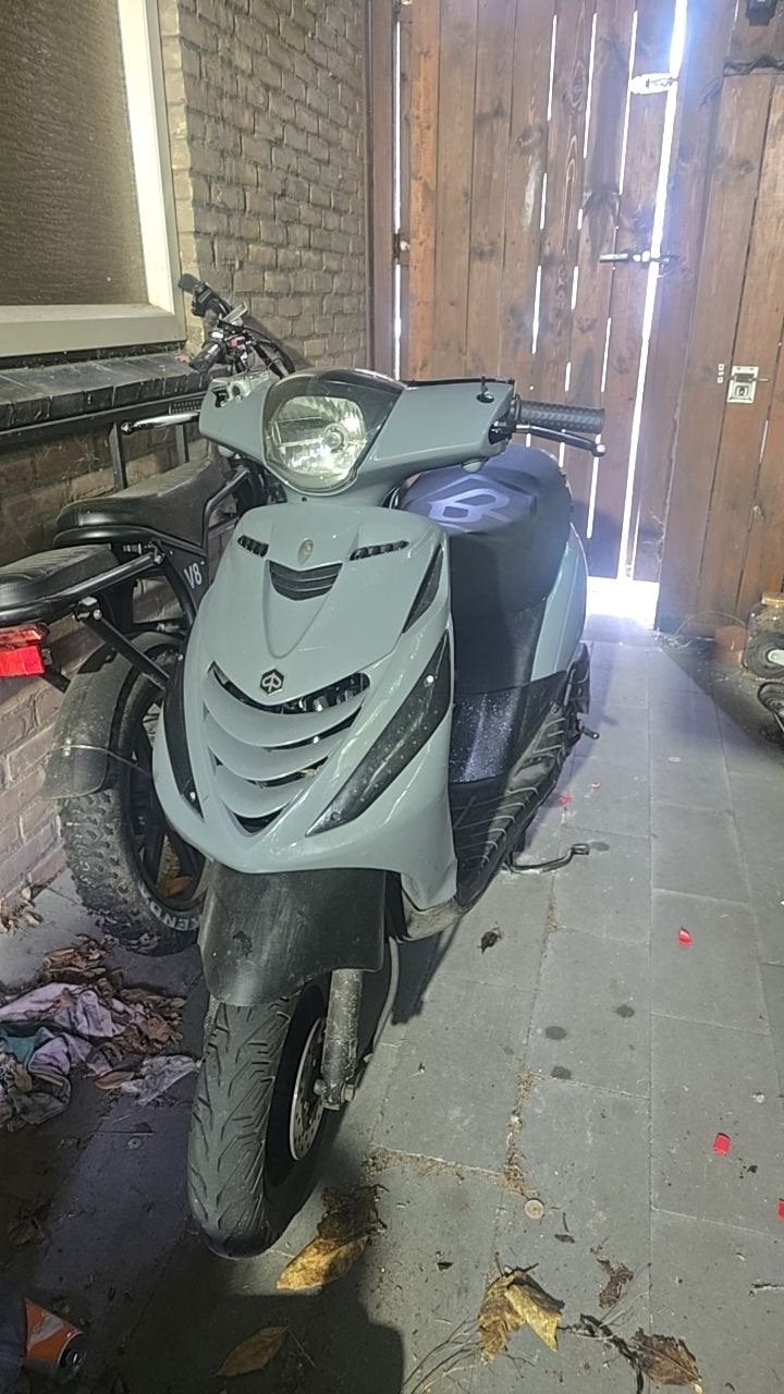 Zip 50cc 4takt+ plug and play 80cc blok, Ophalen, Zo goed als nieuw, Benzine, Piaggio