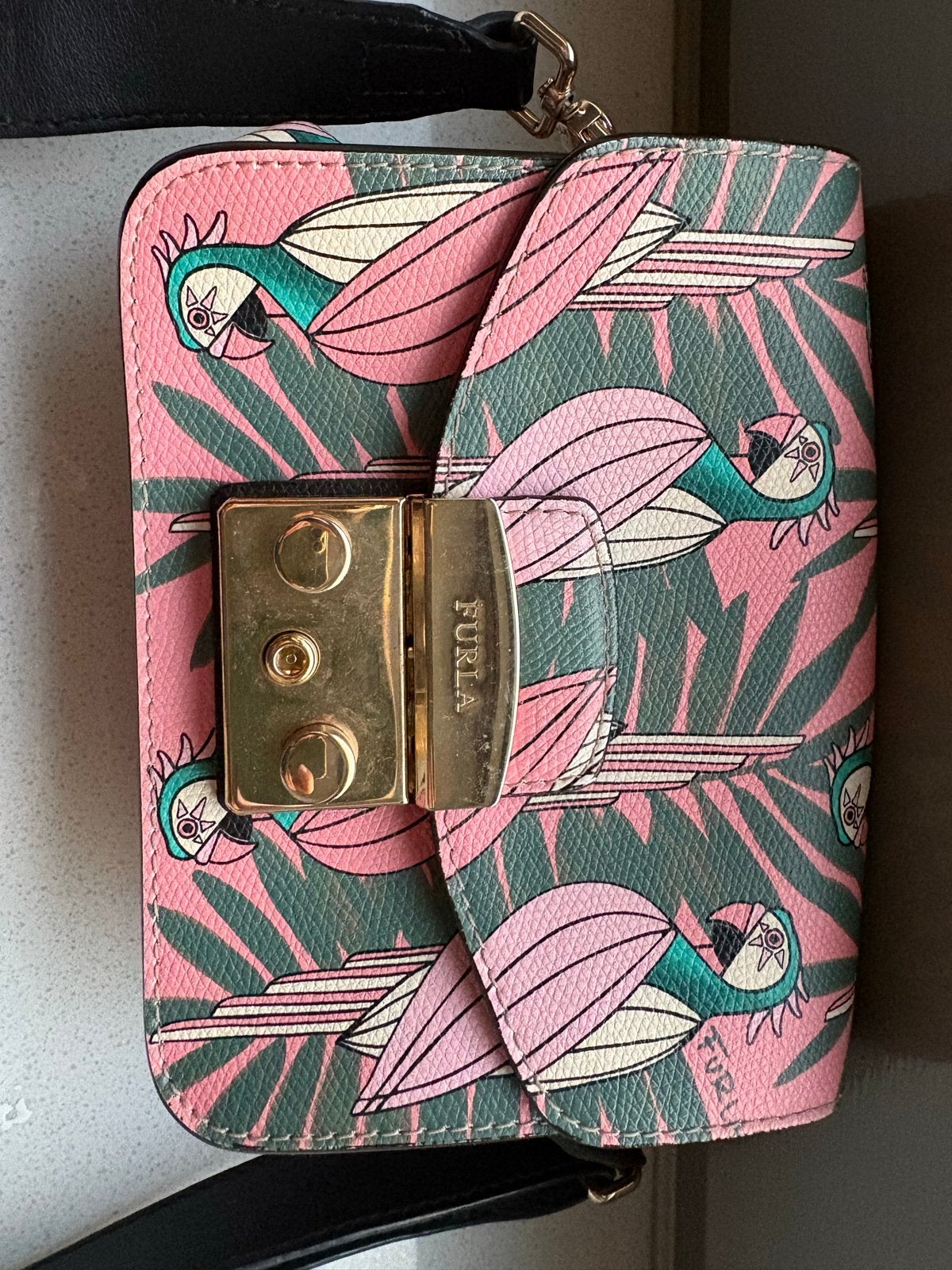 Furla Metropolis Jungle papegaai schoudertasje, Ophalen of Verzenden, Zo goed als nieuw, Roze, Schoudertasje