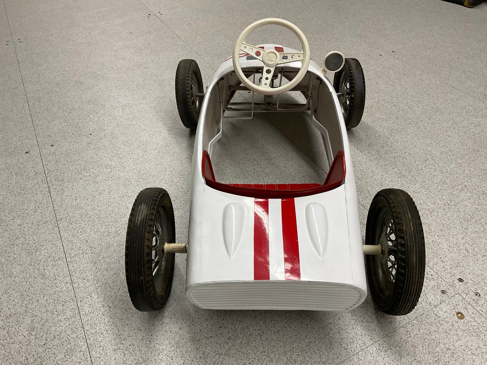 Ferrari Sharknose Trapauto - Wit met Rode Strepen MG, Ophalen of Verzenden, Gebruikt
