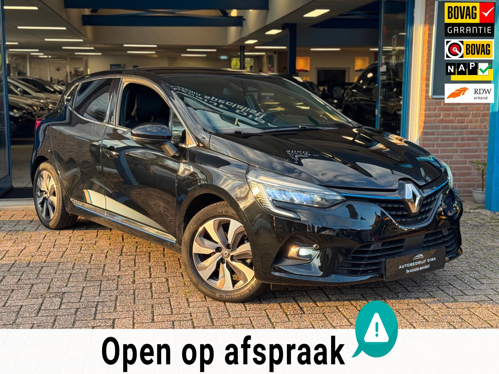 Renault Clio 1.6 E-Tech Hybrid 140 R.S. Line AUT NAVI NAP, Dealer onderhouden, 28 km/l, Gebruikt, Leder en Stof