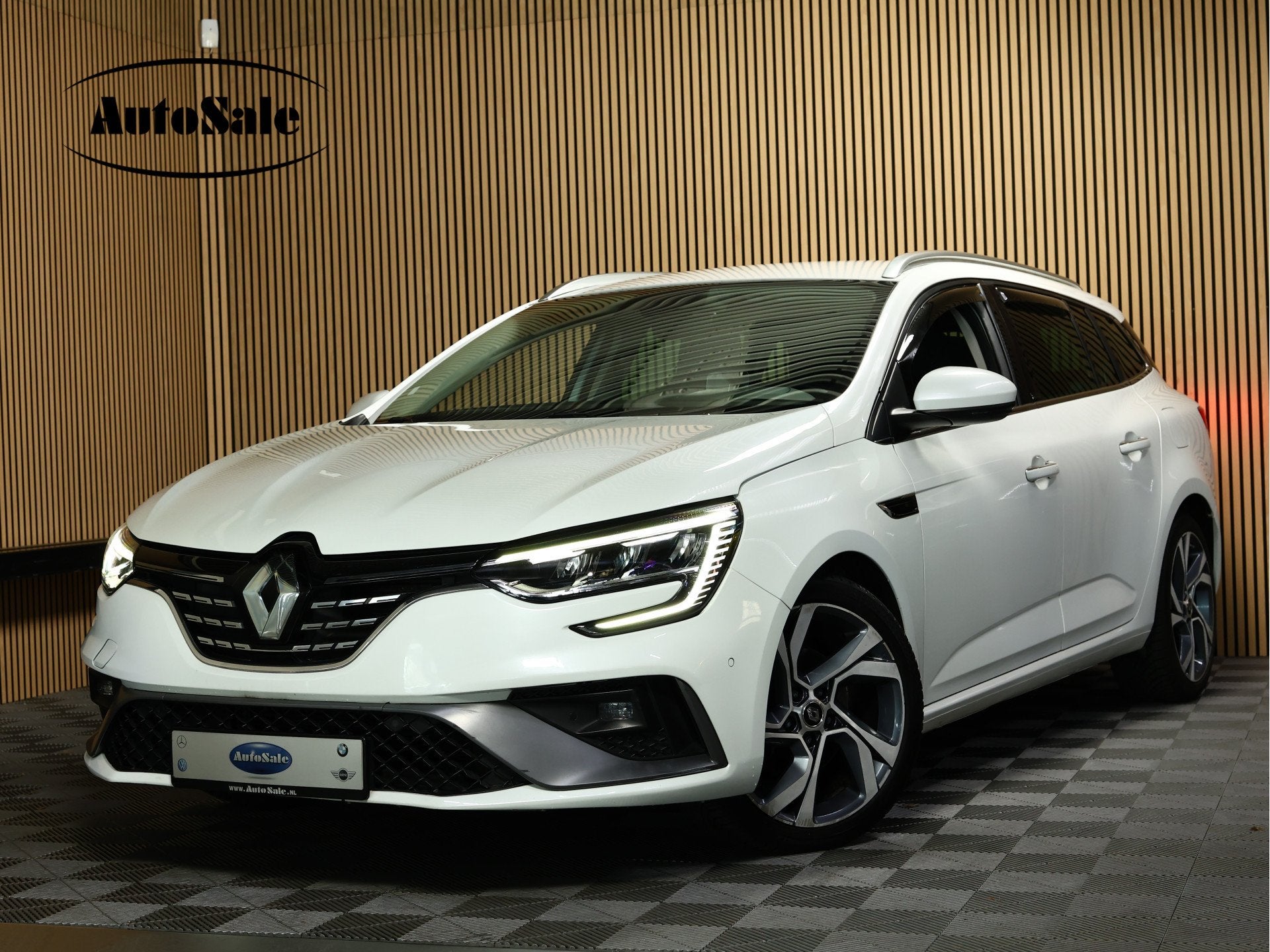 Renault Mégane Estate 1.6 E-Tech Plug-In Hybrid 160 RS Line, 77 km/l, Gebruikt, 1578 kg, Origineel Nederlands
