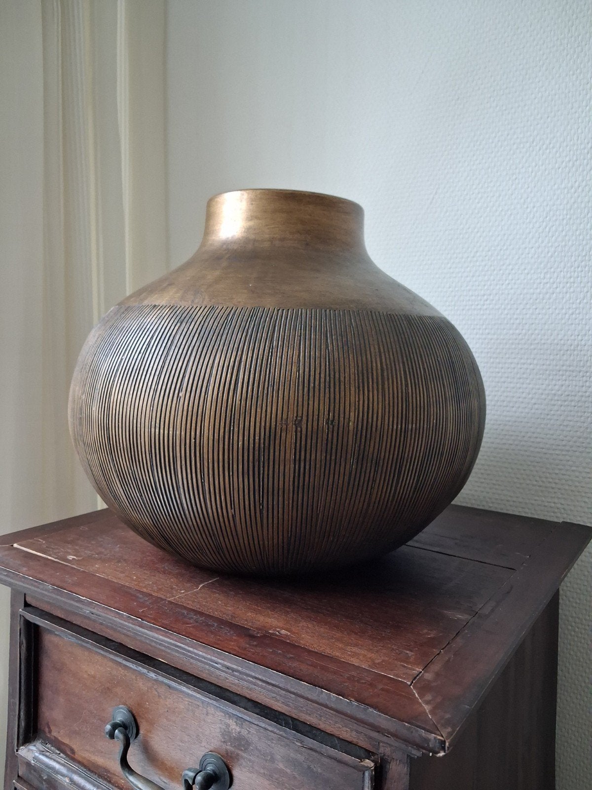 Grote bolle lombok aardewerk vaas, goud kleurig, Huis en Inrichting, Ophalen, Goud