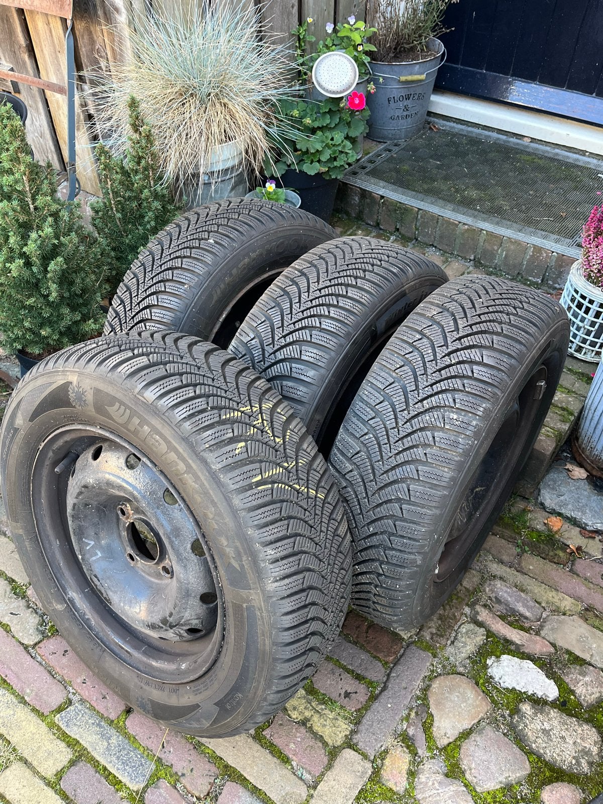 Peugeot Winterbanden met stalen velgen - Hankook 185/65R14, Auto-onderdelen, 14 inch, Gebruikt, Banden en Velgen, Personenwagen