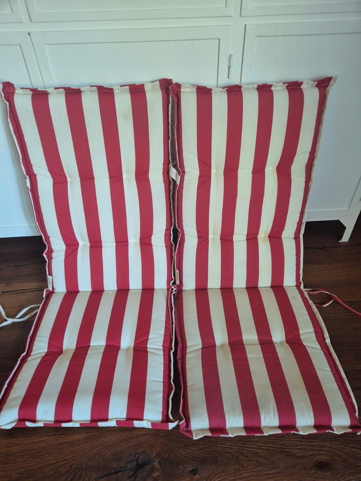 Set van 2 gestreepte tuinkussens rood/wit, Ophalen, Gebruikt