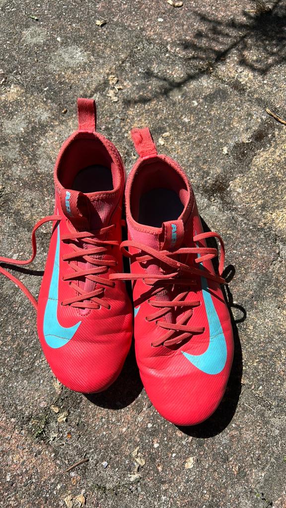 Nike voetbalschoenen mt 37,5, Gebruikt, Jongen of Meisje, Schoenen, Ophalen of Verzenden