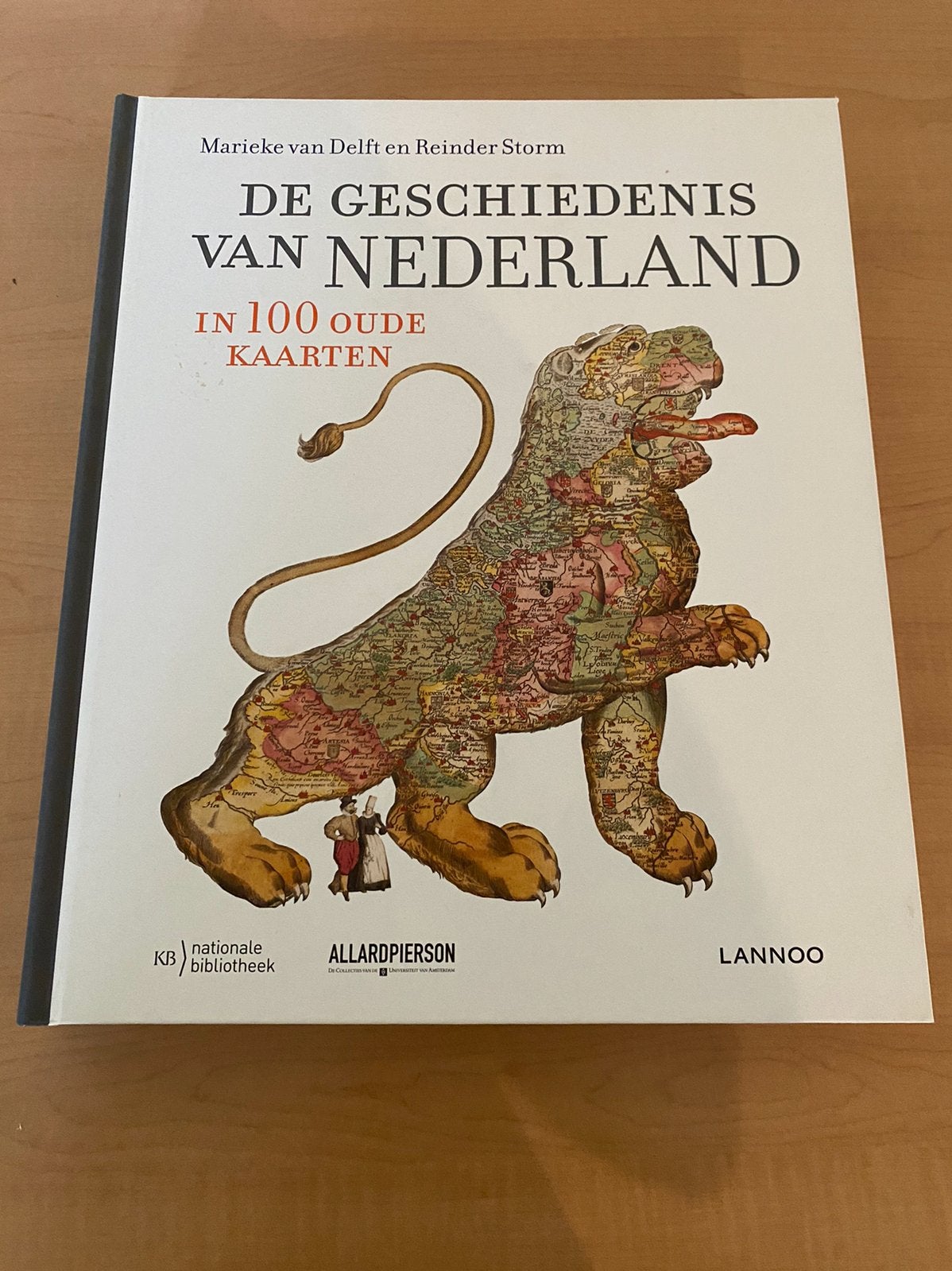 De geschiedenis van Nederland in 100 oude kaarten, Ophalen of Verzenden, Zo goed als nieuw