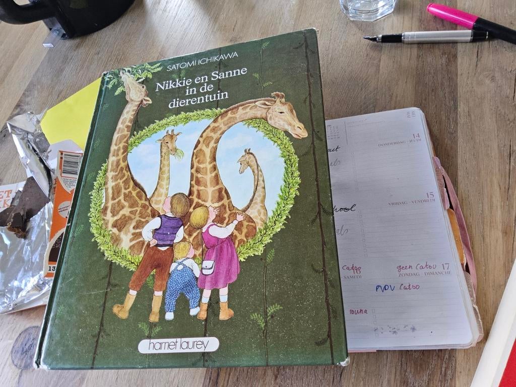 Nikkie en Sanne in de dierentuin Satomi IchiKawa, Boeken, Gelezen, Ophalen of Verzenden, Fictie algemeen, Satomi Ichikawa