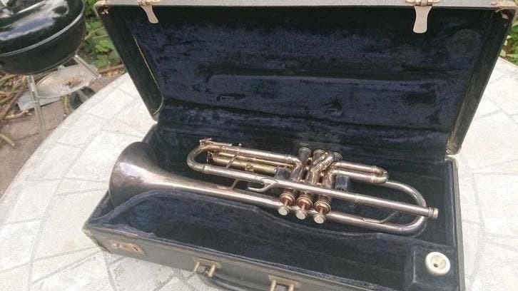 Verzilverde Lark trompet antiek met koffer, Muziek en Instrumenten, Ophalen of Verzenden, Gebruikt, Overige typen, Met koffer