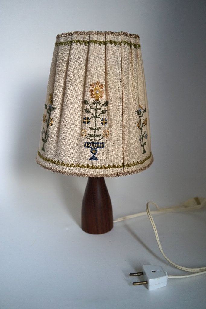 Vintage Teak tafellamp jaren '50 geborduurde stoffen kap., Ophalen of Verzenden, Gebruikt, Overige materialen
