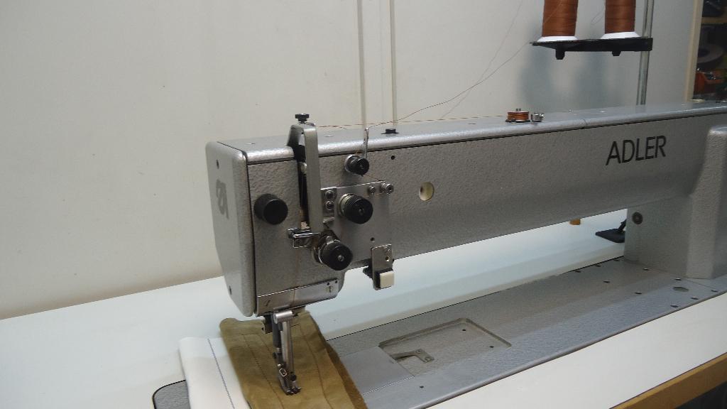 Industrie Machine Adler 3 Voudig Transport lange arm 65cm, Overige merken, Gebruikt, Ophalen of Verzenden, Naaimachine