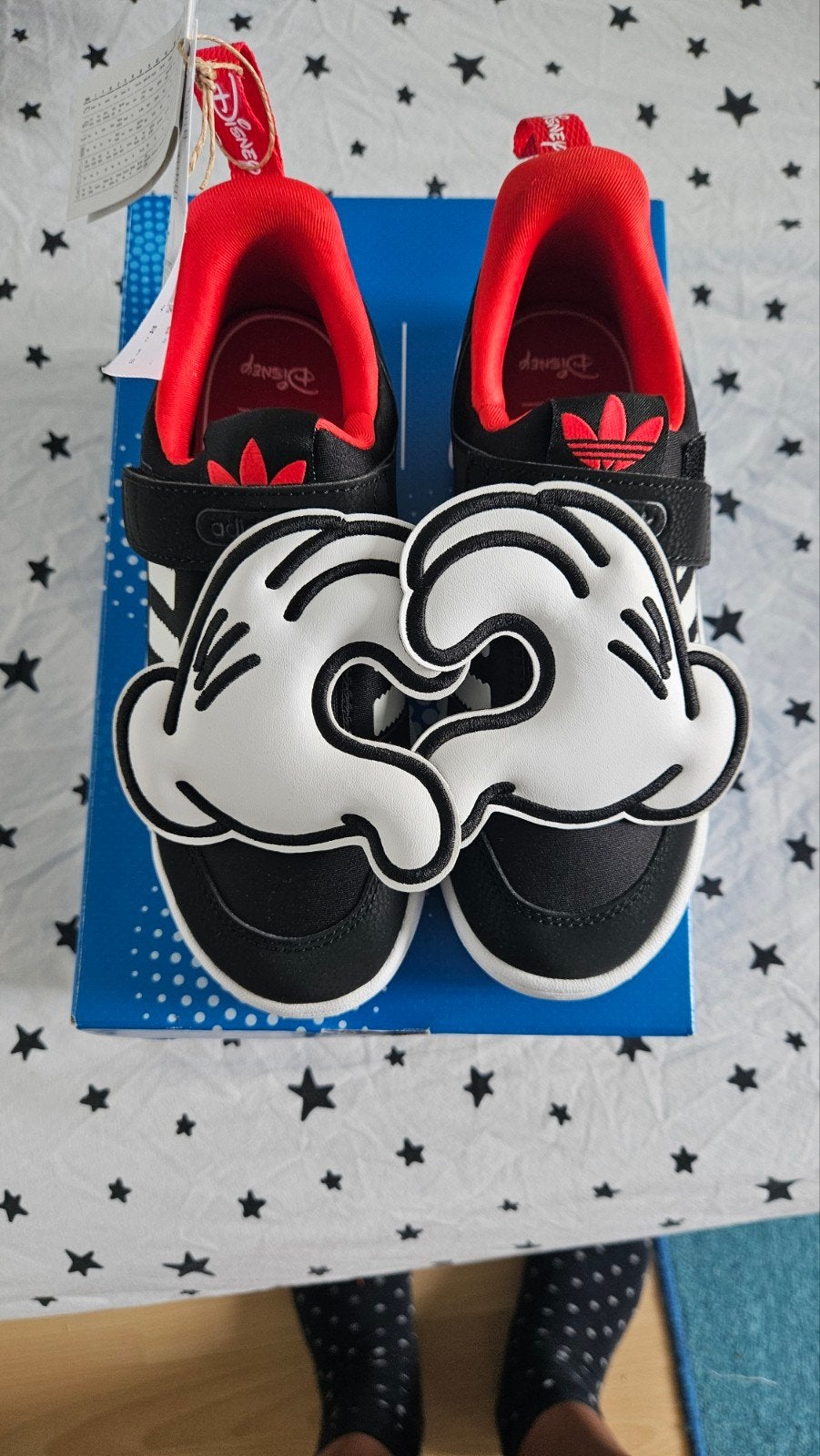 €20,-  Adidas limited edition Mickey mouse maat 32., Adidas, Jongen of Meisje, Schoenen, Nieuw