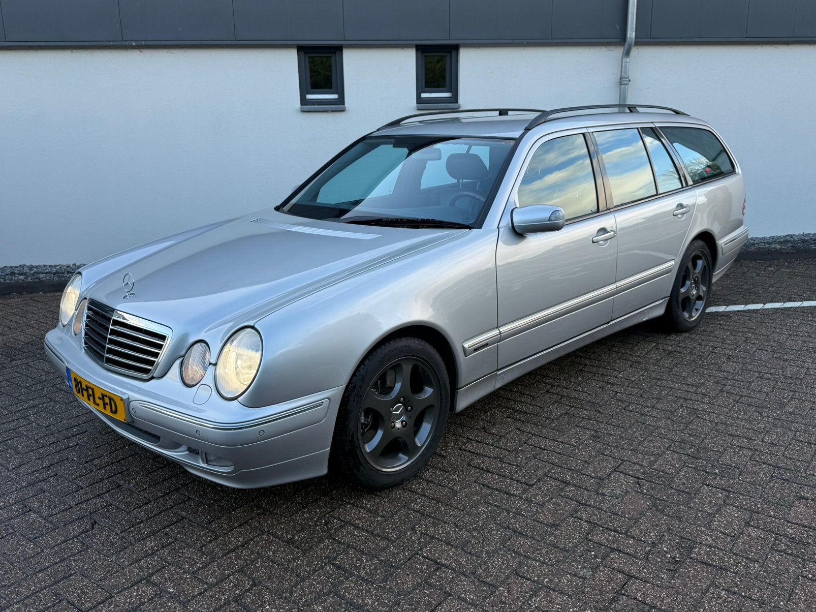 Mercedes-Benz E500 4matic AUT Trekhaak 4X4 Youngtimer Combi, Automaat, Dealer onderhouden, 1760 kg, Vierwielaandrijving