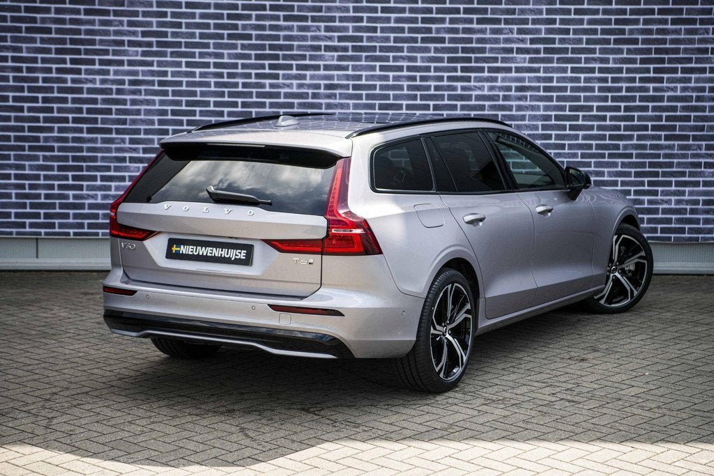 Volvo V60 T6 Plug-in hybrid AWD Ultra Dark | Google | Long R, Auto's, Volvo, Automaat, 12 maanden, Stof, Euro 6