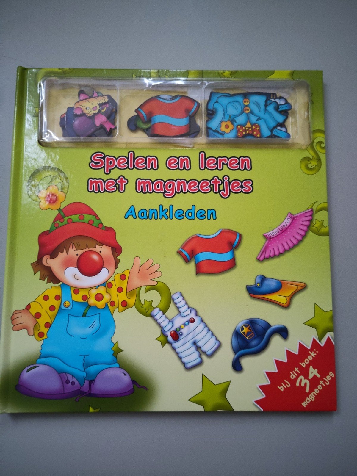 Spelen en leren met magneetjes: Aankleden, Ophalen of Verzenden, Gelezen, Uitklap-, Voel- of Ontdekboek, 3 tot 4 jaar