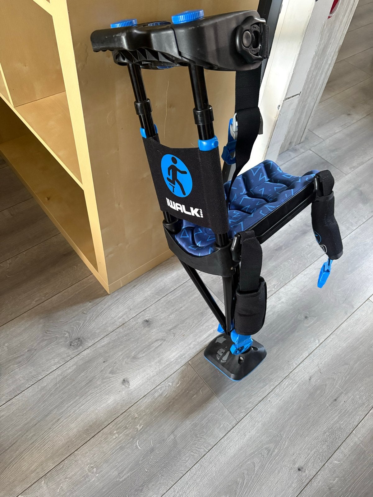Knie kruk en knie step, Ophalen, In hoogte verstelbaar, Zo goed als nieuw