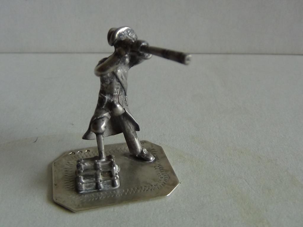 Miniatuur zilver EY19 piraat op uitkijk zilveren miniaturen, Antiek en Kunst, Verzenden, Zilver