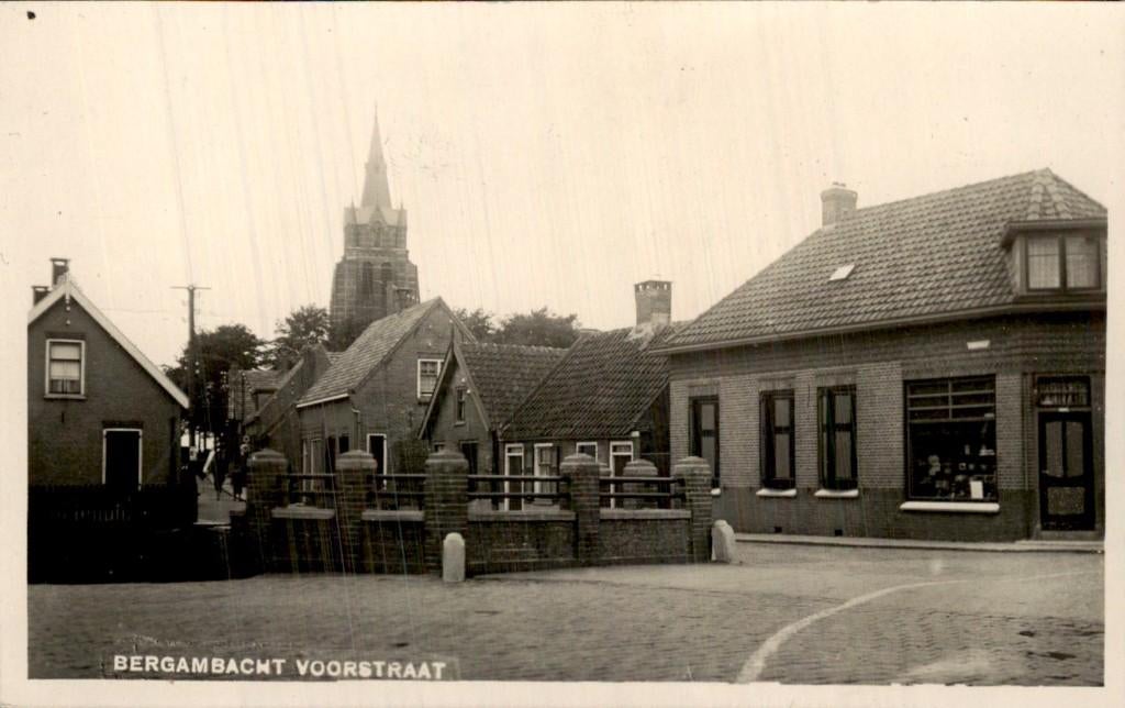 Bergambacht - Voorstraat - Fotokaart - Bromografia, Verzamelen, Ansichtkaarten | Nederland, Ophalen of Verzenden, 1920 tot 1940