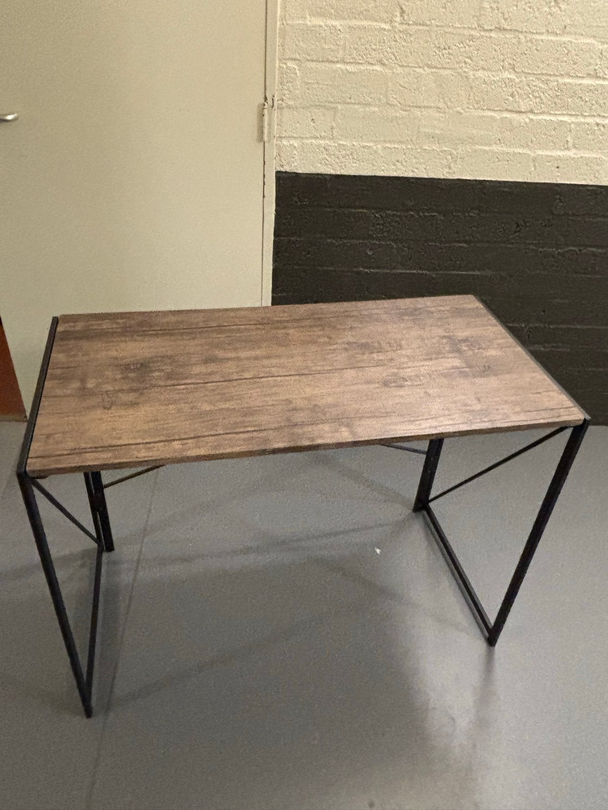 Bureau/tafel met houtlook blad en metalen frame, Ophalen, Zo goed als nieuw