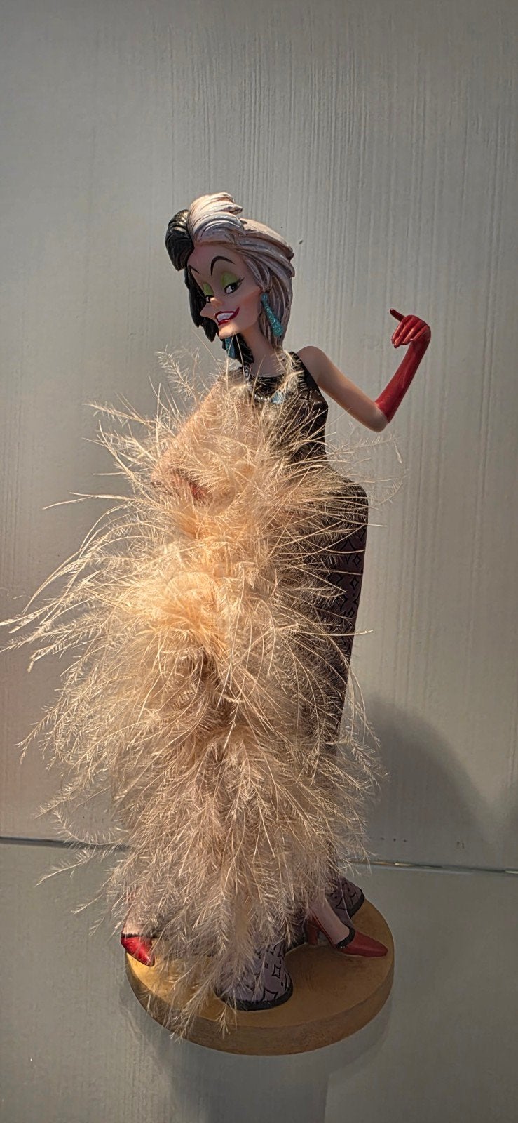 Cruella De Vil Beeldje - Disney Showcase Collectie 20cm, Ophalen of Verzenden, Gebruikt, Beeldje of Figuurtje