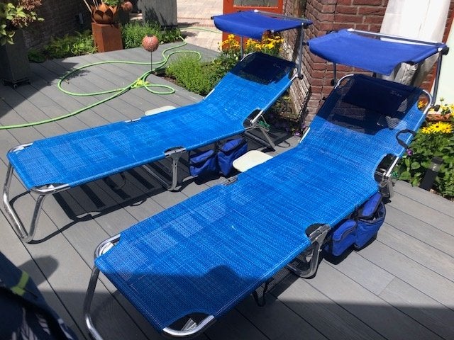 2x Blauwe Ligstoelen met Zonnescherm - Opvouwbaar, Ophalen, Zo goed als nieuw, Metaal, Verstelbaar