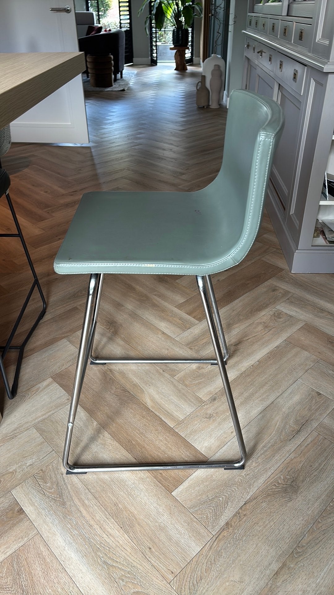 Barkruk groen Ikea, Huis en Inrichting, Barkrukken, Ophalen, Met voetsteun, 60 tot 90 cm, Leer