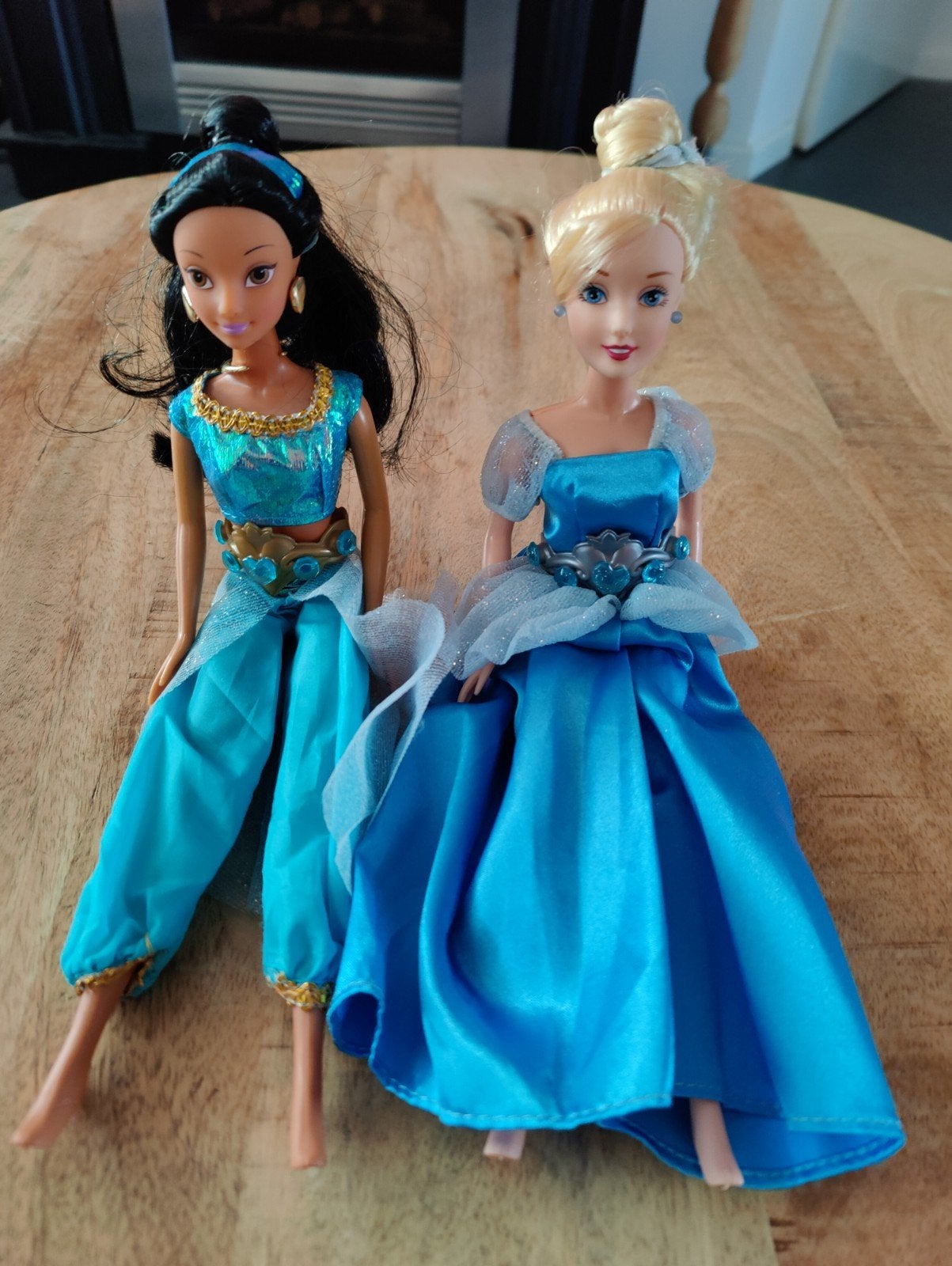 2 Disney Barbie poppen: Assepoester en Jasmine, Ophalen of Verzenden