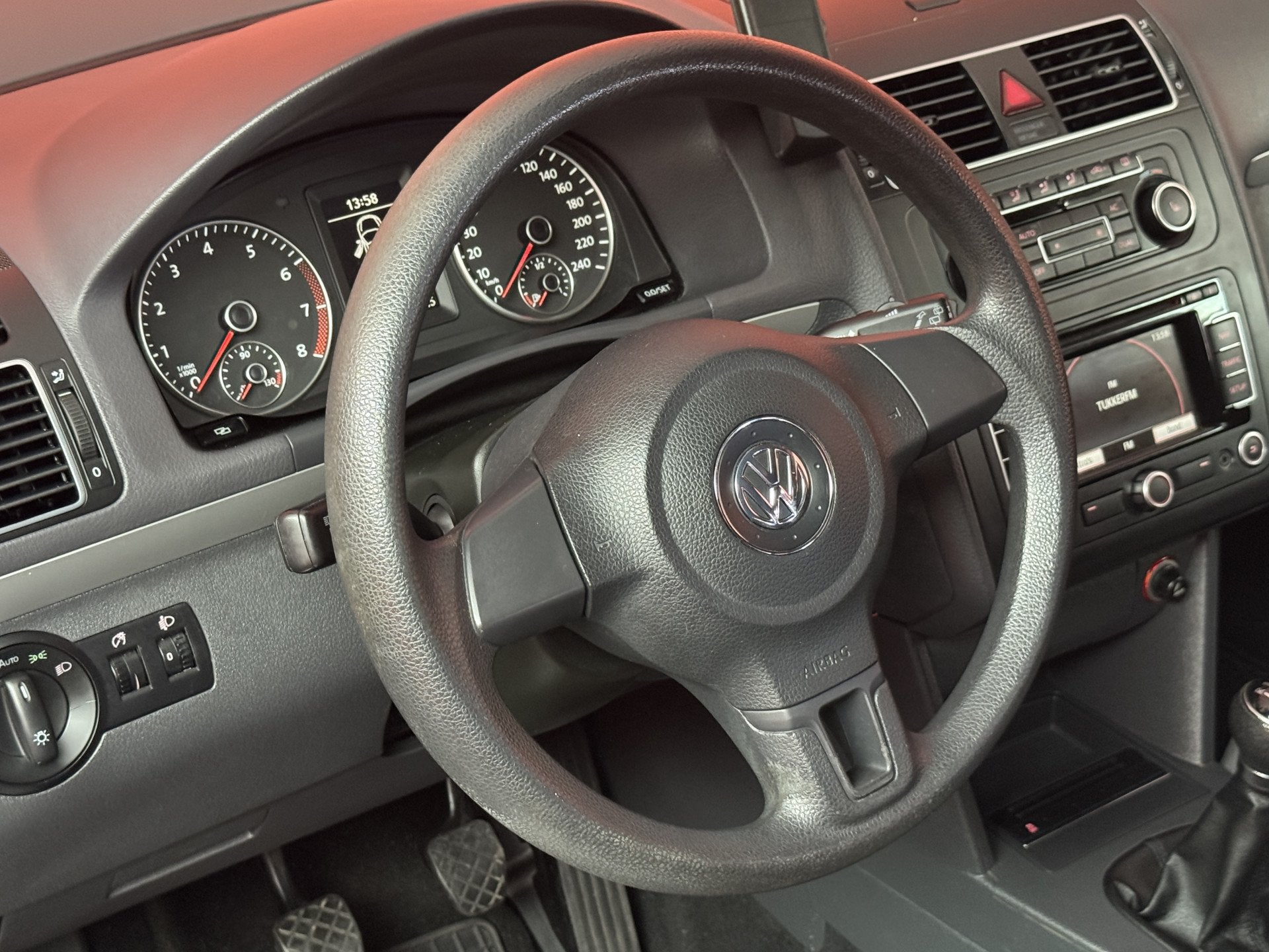 Volkswagen Touran 1.4 TSI Trendline, Auto's, Voorwielaandrijving, Euro 5, Zwart, 4 cilinders