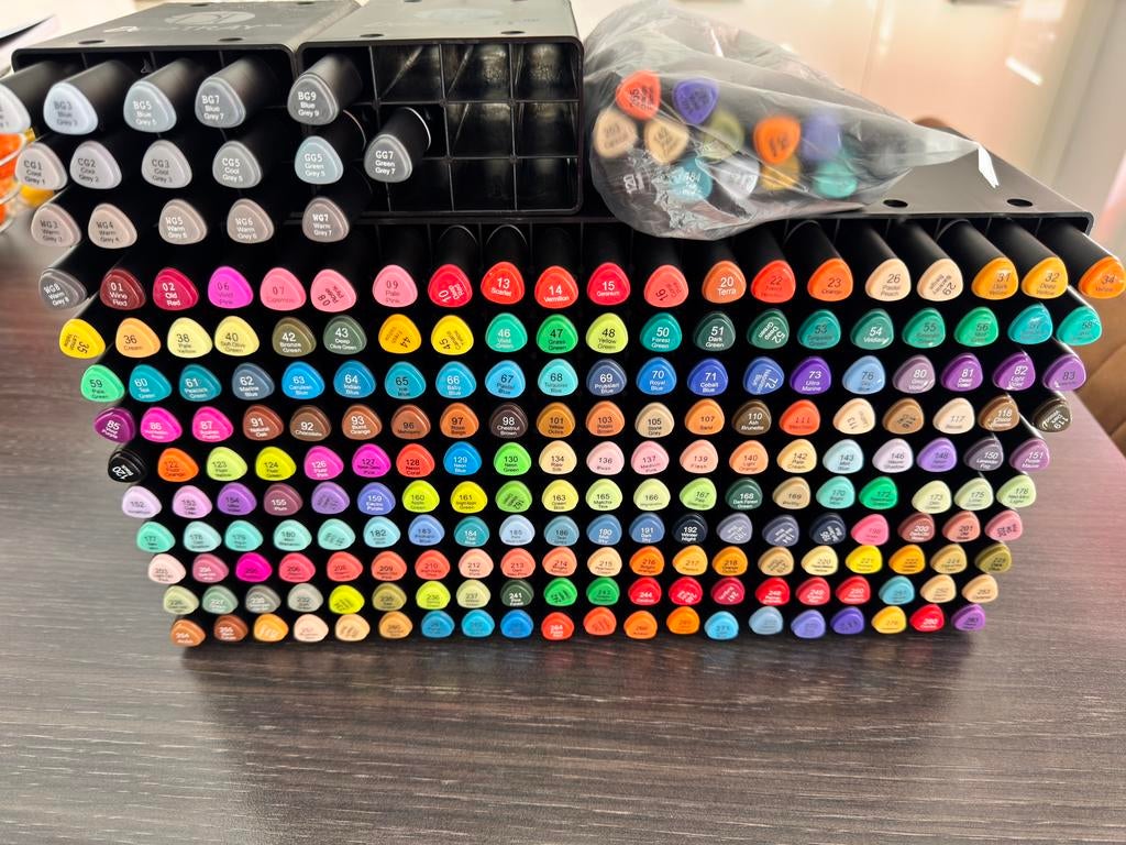 Decotime alcohol markers - Grote set 216  kleuren, Hobby en Vrije tijd, Tekenen, Ophalen of Verzenden, Zo goed als nieuw, Potlood of Stift