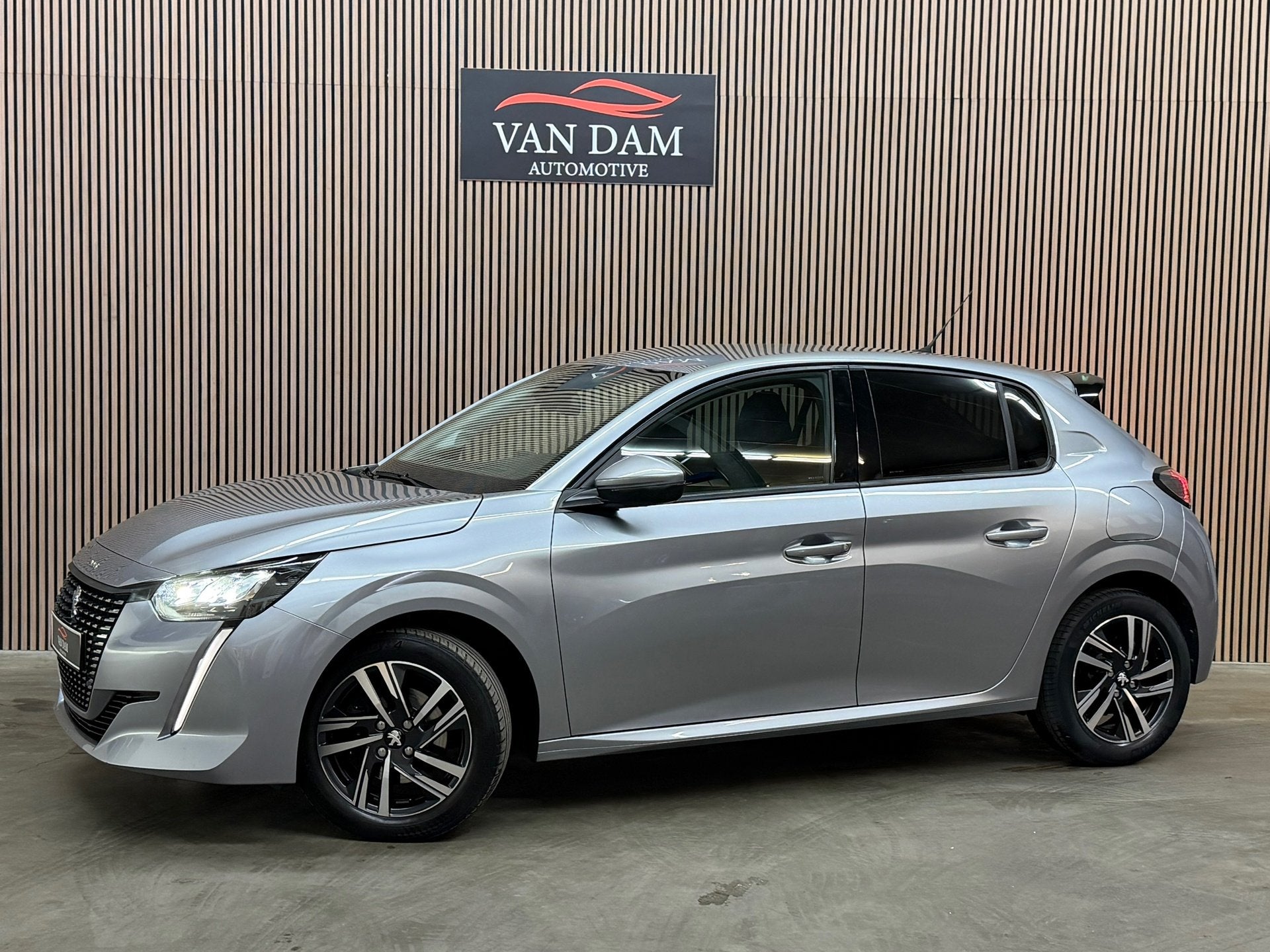 Peugeot 208 1.2 PureTech Allure Pack 2021 LED CAMERA CAR-PLA, 101 pk, Gebruikt, Leder en Stof, 23 km/l