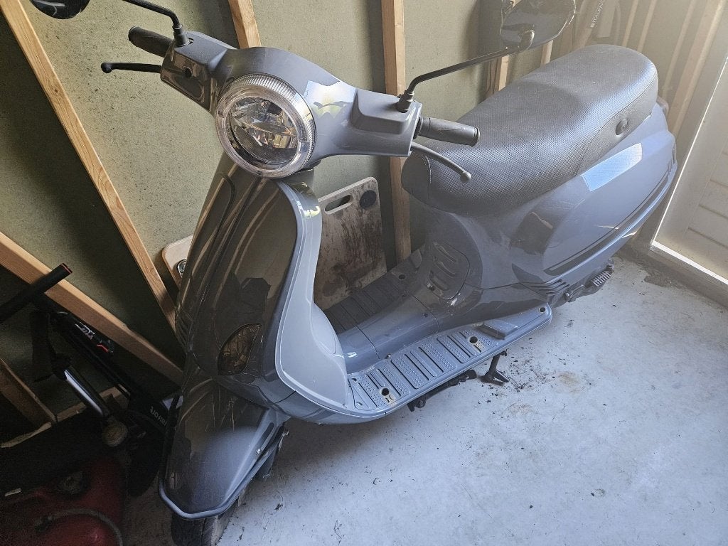 AGM VX50 en Santini Capri - Klusscooters, niet werkend!, Ophalen, Gebruikt, Maximaal 45 km/u, Benzine