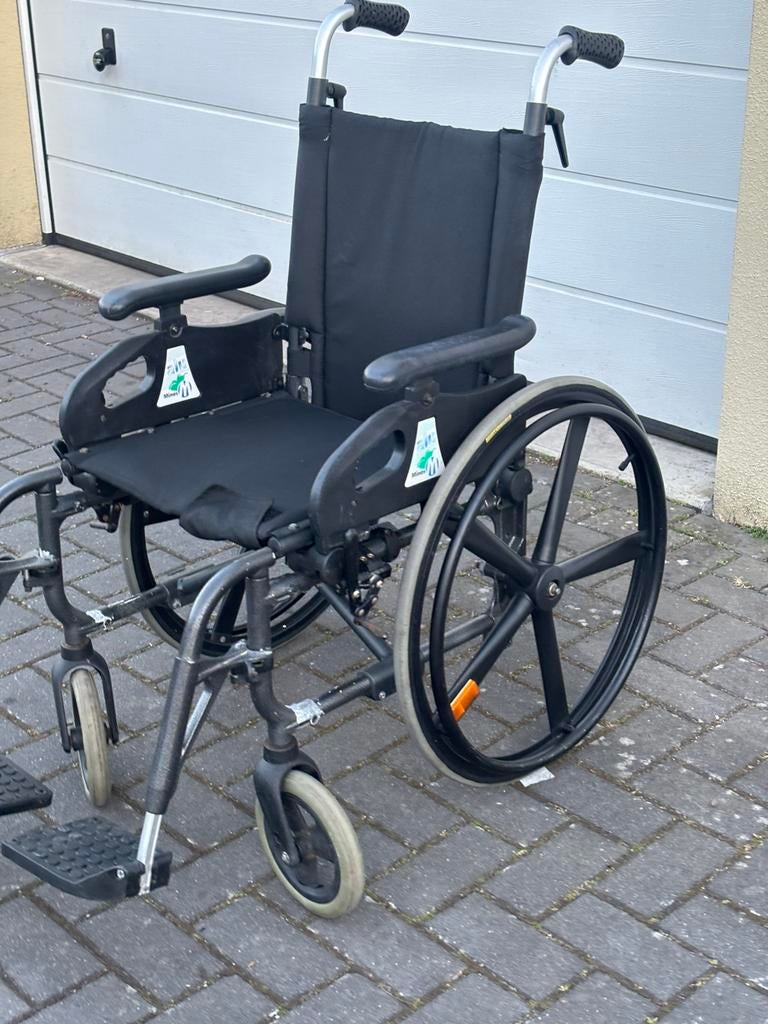 Lichtgewicht inklapbare rolstoel met sterwielen, Diversen, Rolstoel sterwielen inklapbaar, Gebruikt, Meer info ☎️0️⃣6️⃣➖2️⃣0️⃣9️⃣0️⃣1️⃣0️⃣4️⃣0️⃣