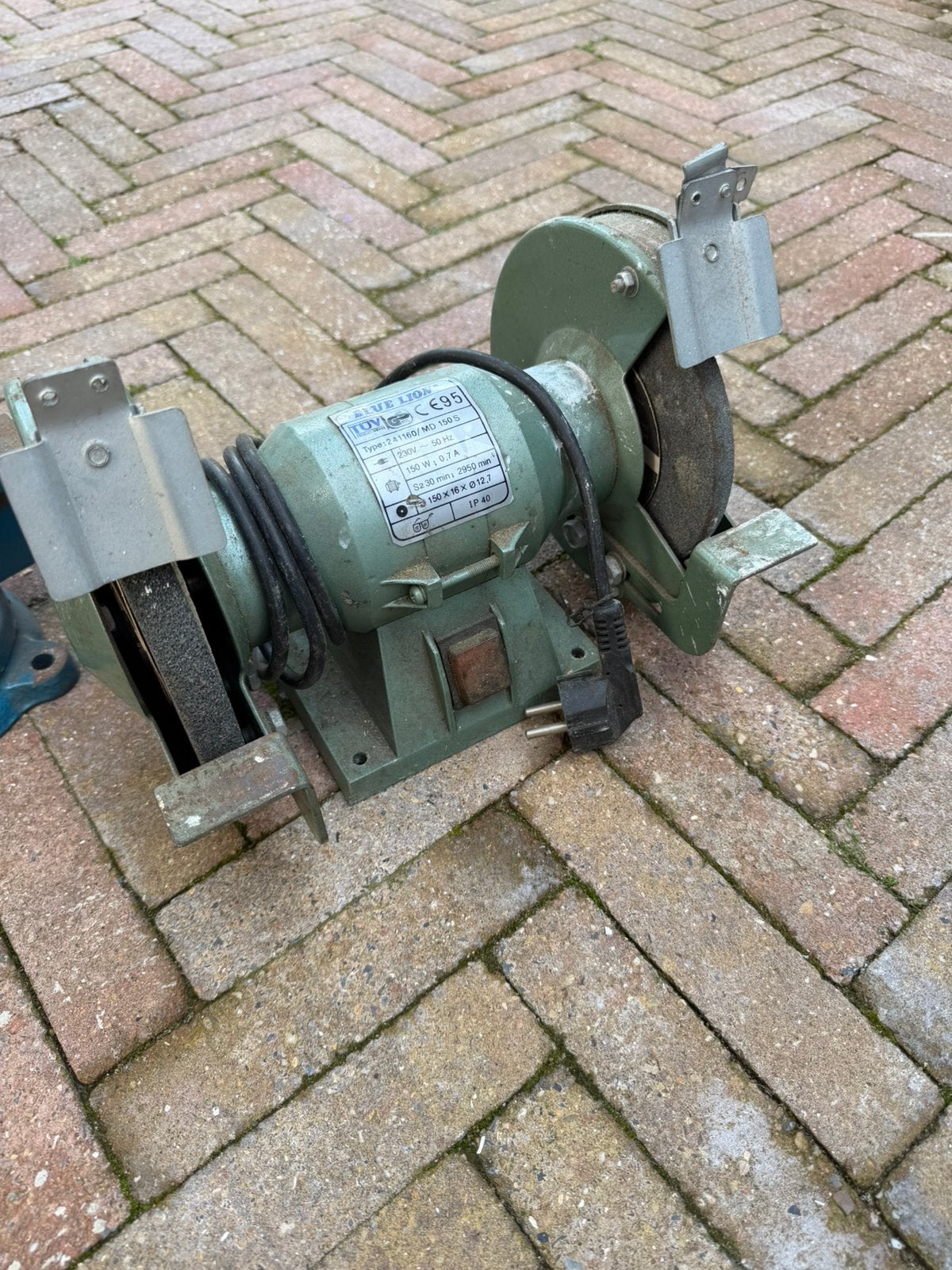 Blue lion slijpmachine, Ophalen, Zo goed als nieuw, Minder dan 700 watt, Werkbankslijpmachine